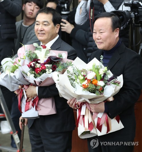 한국당 원내대표에 '비주류' 5선 심재철…정책위의장 3선 김재원