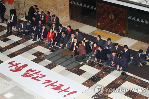 한국당, '비례정당' 카드로 맞불·교란작전…법적대응도 예고