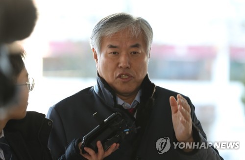 전광훈 목사 11시간여 경찰 조사 종료…지지자 '엄호' 속 귀가