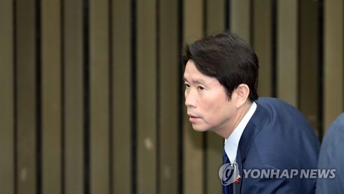 한국당 '필리버스터'에 본회의 개의 지연…여야 3당 재회동 불발