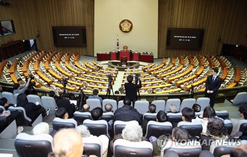 '선거법' 본회의 개의 진통…文의장, 여야 3당 원내대표 또 소집