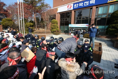 비주택 산불피해주민들 "보상요율 인정 못 해…별도 협상하라"