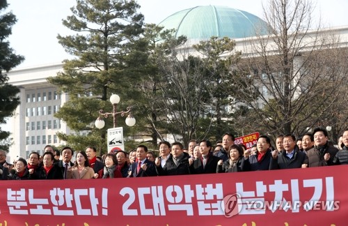 한국당, 사흘째 국회서 패스트트랙法 저지 집회