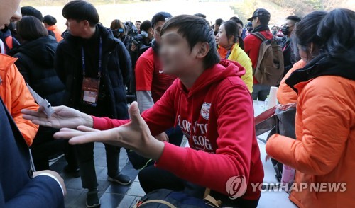 중국과 '축구전쟁' 한복판서 '광복홍콩' 외친 홍콩 팬들