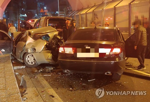 부산 또 터널 추돌사고 2명 부상…이틀 전에도 대형사고