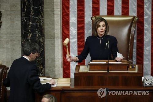 탄핵안 상원行 지연되나…펠로시, 공화 압박술로 활용할듯