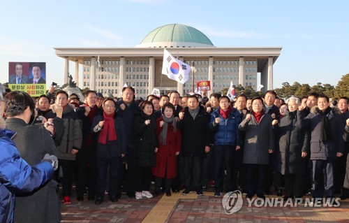 나흘째 '공수처·선거법 규탄' 집회…한국당 "3만명 왔다"