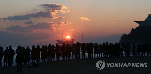 "새해 해맞이 최고 인기 지역은 강원 속초"