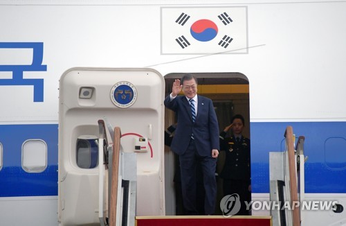 대통령 출국 때마다 '조국 수사' 고삐 죄는 檢…공교로운 타이밍