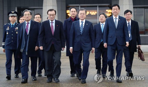 문 대통령 "예산부수법안·비상입법사항 등 민생법안 처리해달라"