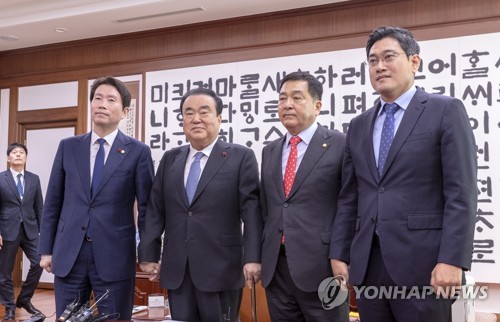 4+1 선거법협상 사실상 타결…與 "조기상정" 한국당 "막장야합"