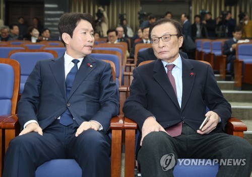 與 "비례한국당 야바위" 공세…대응전략 고심 속 "여론이 관건"