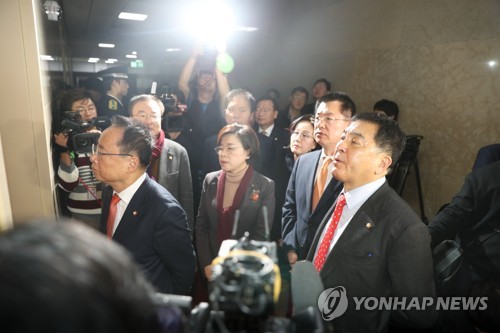 한국당, 예산부수법안 무더기 수정안…패스트트랙엔 필리버스터