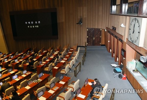 한국당 필리버스터 첫 타자 주호영 발언, 3시간59분만에 종료