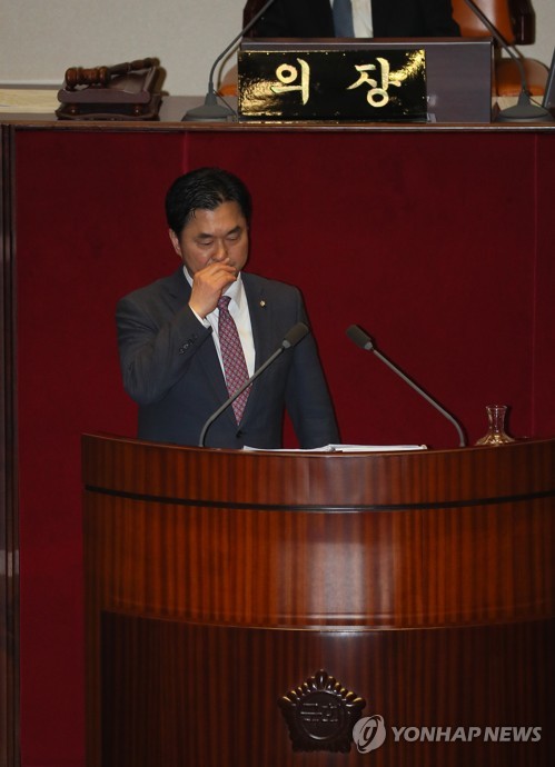 여야, 번갈아가며 필리버스터 본회의장 사수…'화장실 공방'도(종합)