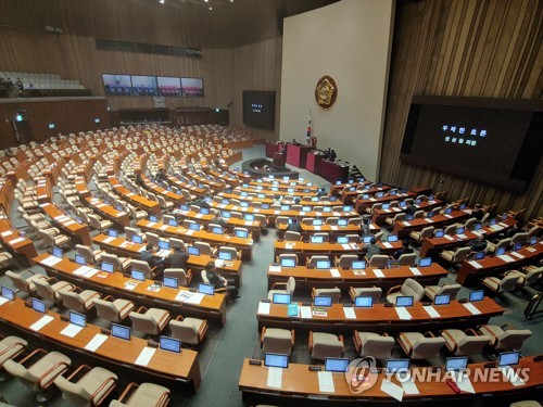 여야, 번갈아가며 필리버스터 본회의장 사수…'화장실 공방'도(종합)