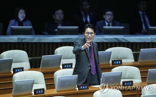 여야, 번갈아가며 필리버스터 본회의장 사수…'화장실 공방'도(종합)