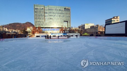 춘천시 시청광장에 '아이스링크' 개장