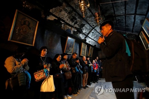 성탄 전야 맞은 베들레헴, 전세계 순례객들로 '넘실'