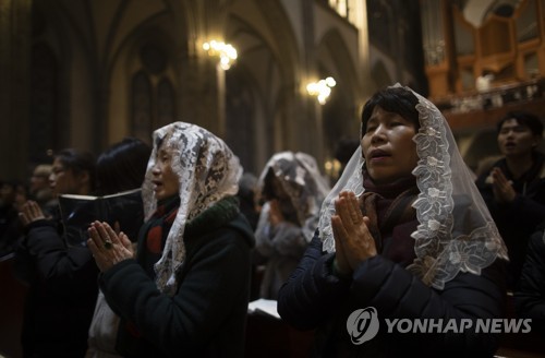 전국 곳곳 성탄 미사·예배…"자비와 은총을"(종합)