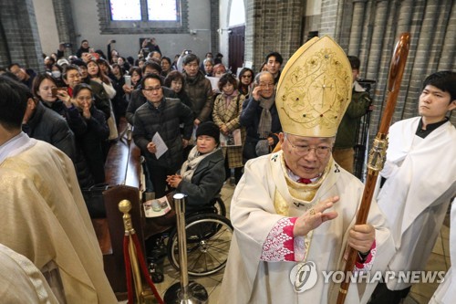 전국 곳곳 성탄 미사·예배…"자비와 은총을"(종합)