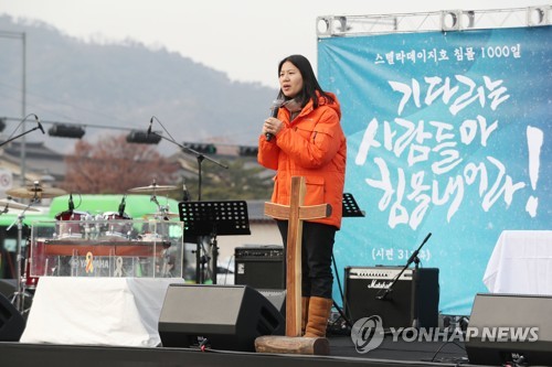 전국 곳곳 성탄 미사·예배…"자비와 은총을"(종합)