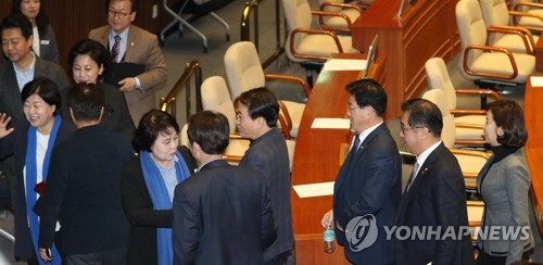 국회 필리버스터 자동 종료…패스트트랙 선거법 통과 '초읽기'