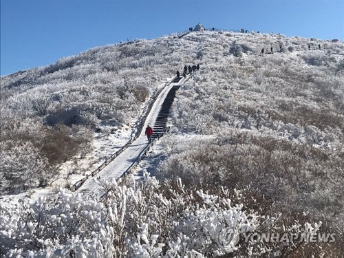 가는 해 아쉽지만 반가운 주말…주요 산·축제장마다 인파