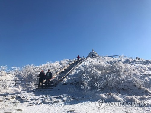 가는 해 아쉽지만 반가운 주말…주요 산·축제장마다 인파