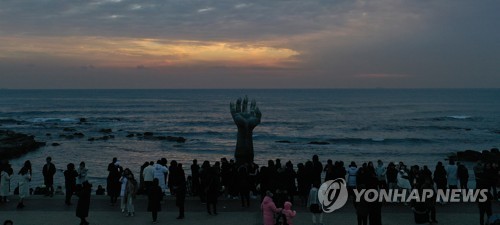 기해년 마지막 휴일…전국 해돋이 명소·스키장 '북적북적'