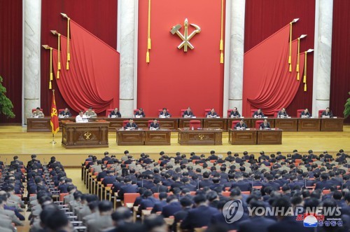 北김정은 "안전보장 위한 공세적 조치"…전원회의 이틀째 진행(종합)