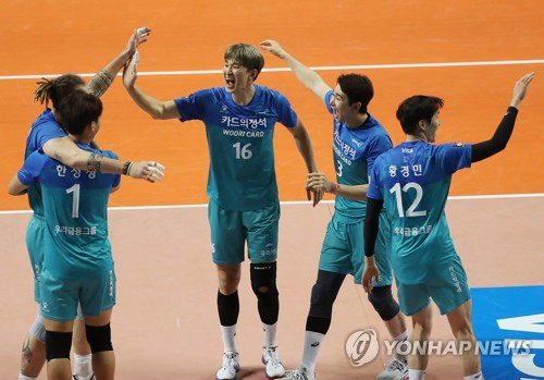 프로배구 우리카드, 한국전력 3-0 완파…대한항공 턱밑 추격