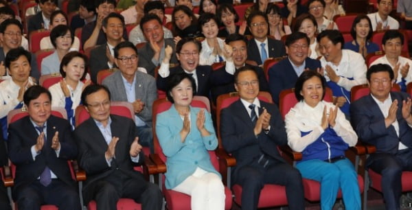 '내연녀 폭행·감금' 민주당 성남 시의원 고소장 보니…변태 성행위 요구하고 머리채 잡고 구타