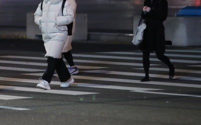 [날씨] 주말 시작은 빙판길로…밤사이 눈·비로 도로 안전 '유의'