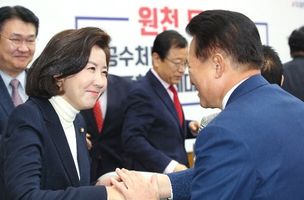 벌써 5명째 한국당 원내대표 출마 선언…나경원 임기 연장됐으면 어쩔 뻔?
