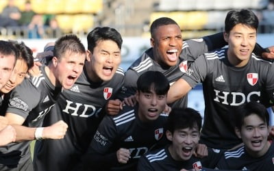 부산 아이파크, K리그1로 승격…경남FC에 2-0 승리