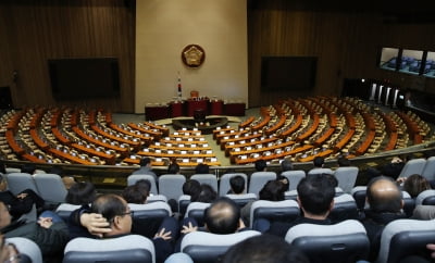 공무원 3만 명 증원하는 예산안 오늘 처리 예정…28년 만에 최대