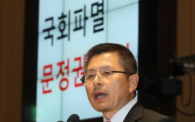 황교안, 국회 로텐더홀서 무기한 농성 "날치기 반복될 것"