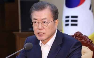 문 대통령 "일자리 창출, 끈기있게 추진했더니 긍정적 성과 나타나"