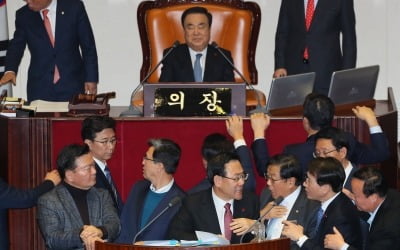 국회, '준연동형' 선거법 처리 돌입…한국당, 필리버스터 '맞불'