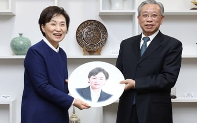 김현미 국토장관 "한중 육해공 복합운송 시범사업 내년 실시"