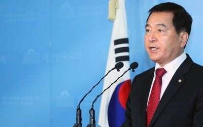 한국당 원내대표 경선 '중진 3파전'…'재선 다크호스' 주목