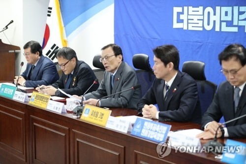 '정기국회 종료 D-4' 패스트트랙 소용돌이…'하명수사' 대치격화