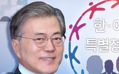 文대통령, 한·아세안 회의 실무자들에 피자 450판 선물