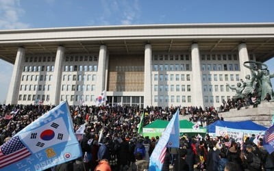 홍익표 "한국당 국회 집회서 성추행 등 일탈행위…동영상 확보"