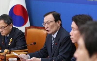 與, 황교안 정조준…"태극기부대 정체성, 친황독재" 맹폭