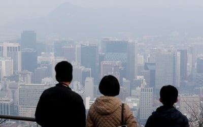 성탄절 전날 '산타도 마스크'…미세먼지 낀 크리스마스이브