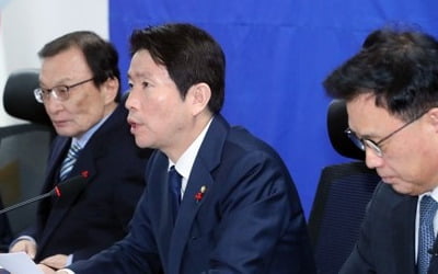 與 "검찰개혁 결실 직전…한국당 본회의 방해 법적 조치"