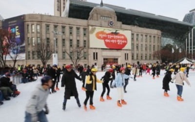 올해 마지막 주말…포근한 날씨 속 서울 도심 북적