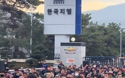 한국GM 창원공장 대량해고 D-1…비정규직, 공장 곳곳서 천막농성